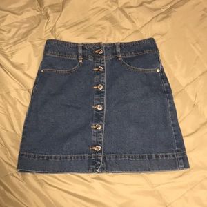 Denim skirt.